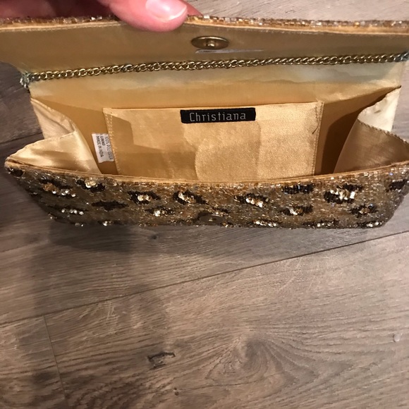 Retro Golden Leopard Beaded Clutch w/ chain strap - Picture 6 of 10